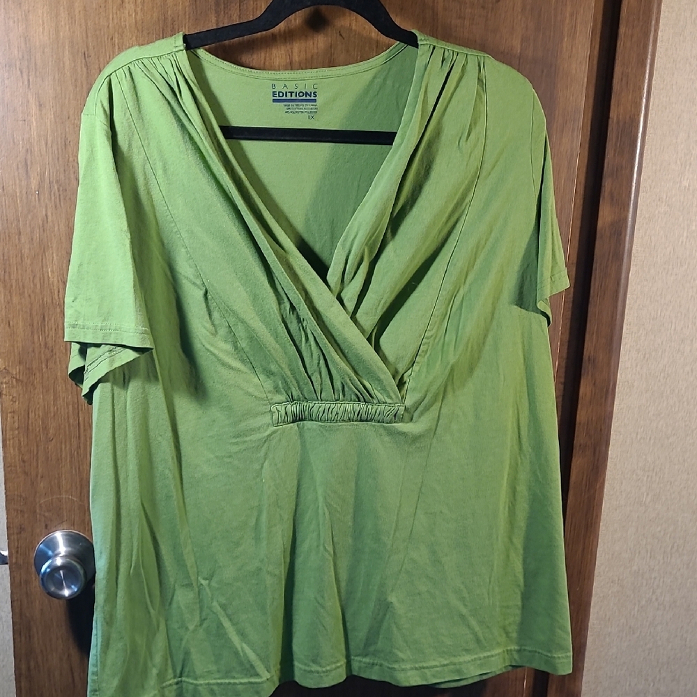 Spring Greet Top by Basic Editions (1X)